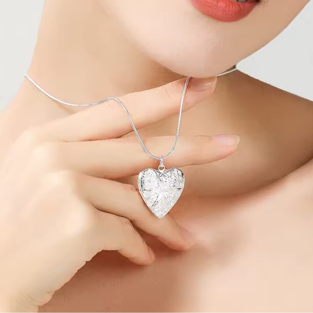 Elegant Silver Heart Pendant Necklace